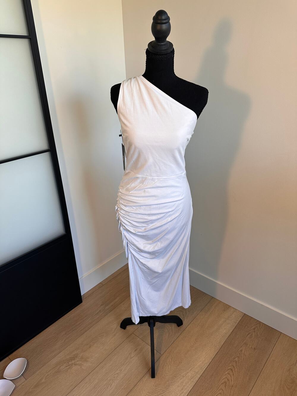 Sarin Mathews White NWT White Dress w/ Rouching and Keyhole Back Size Large